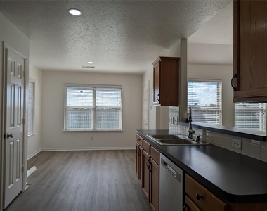 5618 Savannah Woods Lane - Photo Thumbnail 26