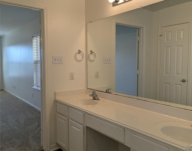 5618 Savannah Woods Lane - Photo Thumbnail 42