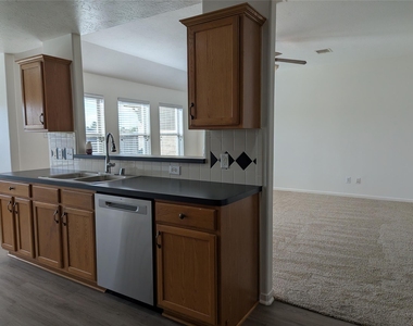 5618 Savannah Woods Lane - Photo Thumbnail 25