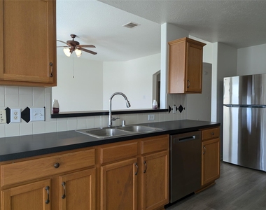 5618 Savannah Woods Lane - Photo Thumbnail 24