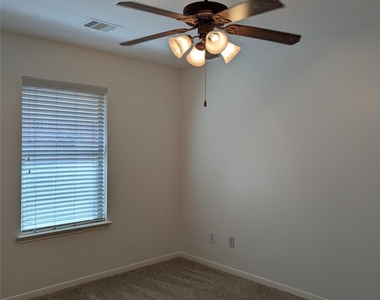 5618 Savannah Woods Lane - Photo Thumbnail 10
