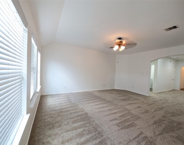5618 Savannah Woods Lane - Photo Thumbnail 28