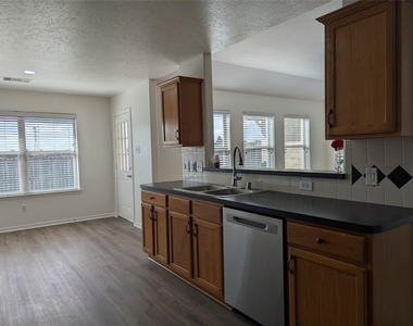 5618 Savannah Woods Lane - Photo Thumbnail 23
