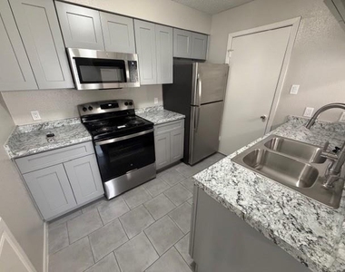 2277 S Kirkwood Road - Photo Thumbnail 3