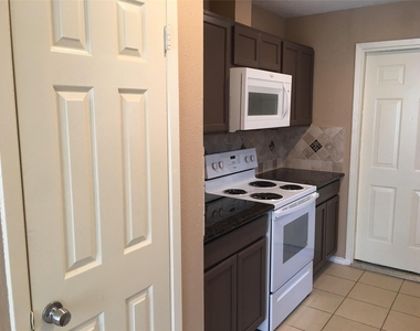 6219 Westbranch Drive - Photo Thumbnail 8