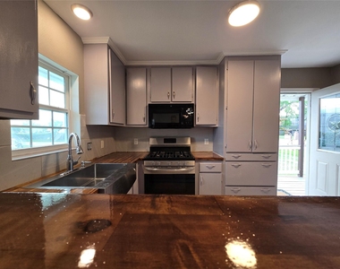 19736 Dunbar Avenue - Photo Thumbnail 4