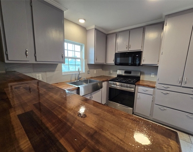 19736 Dunbar Avenue - Photo Thumbnail 5