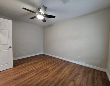 19736 Dunbar Avenue - Photo Thumbnail 8