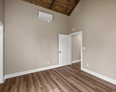 1724 Winnie Street - Photo Thumbnail 10