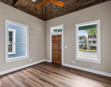 1724 Winnie Street - Photo Thumbnail 2