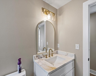 1724 Winnie Street - Photo Thumbnail 7