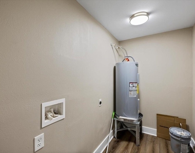 1724 Winnie Street - Photo Thumbnail 8