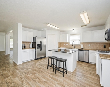 2534 Halstead Drive - Photo Thumbnail 13