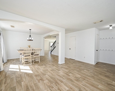 2534 Halstead Drive - Photo Thumbnail 9