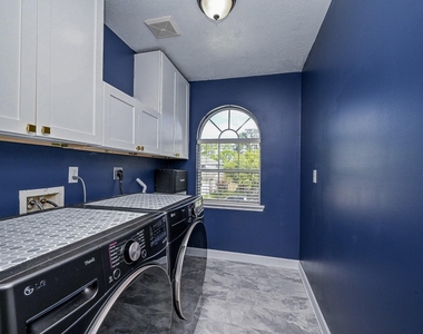 2534 Halstead Drive - Photo Thumbnail 31