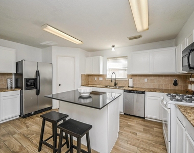 2534 Halstead Drive - Photo Thumbnail 3