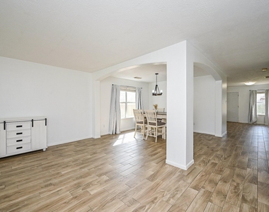 2534 Halstead Drive - Photo Thumbnail 7