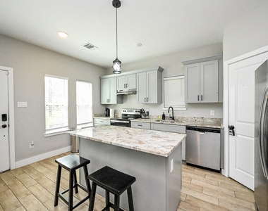 5007 Briscoe Street - Photo Thumbnail 5