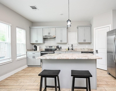 5007 Briscoe Street - Photo Thumbnail 4