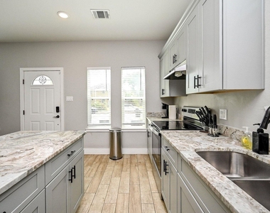 5007 Briscoe Street - Photo Thumbnail 3
