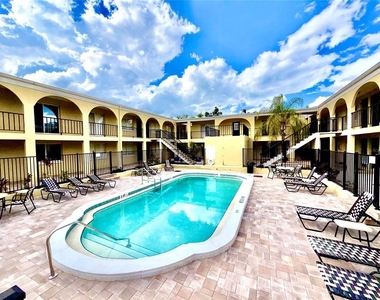 3206 W Azeele Street - Photo Thumbnail 1
