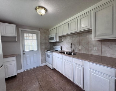 514 Winham Street - Photo Thumbnail 5