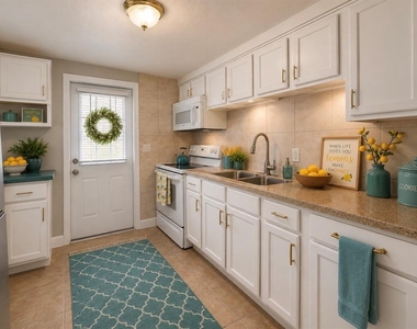 514 Winham Street - Photo Thumbnail 4