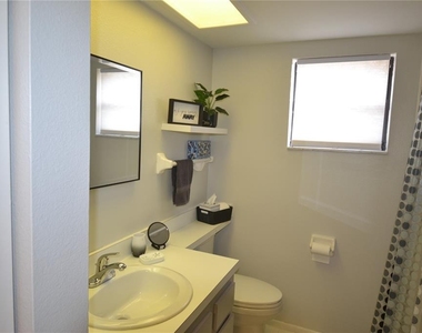 284 Woodlake Wynde - Photo Thumbnail 33