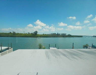 18213 Gulf Boulevard - Photo Thumbnail 4