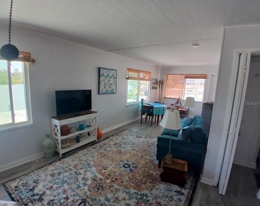 18213 Gulf Boulevard - Photo Thumbnail 3