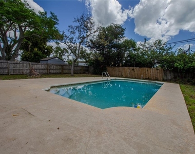 10760 62nd Avenue - Photo Thumbnail 20