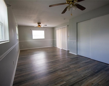 10760 62nd Avenue - Photo Thumbnail 14