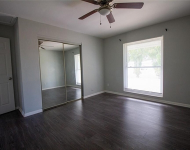 10760 62nd Avenue - Photo Thumbnail 10