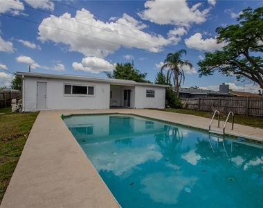 10760 62nd Avenue - Photo Thumbnail 21