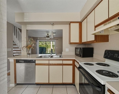 16545 Lake Brigadoon Circle - Photo Thumbnail 5