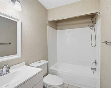16545 Lake Brigadoon Circle - Photo Thumbnail 19