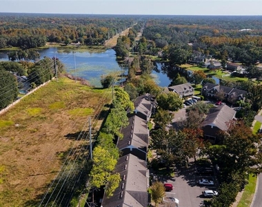 16545 Lake Brigadoon Circle - Photo Thumbnail 32