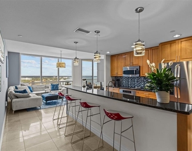 331 Cleveland Street - Photo Thumbnail 4