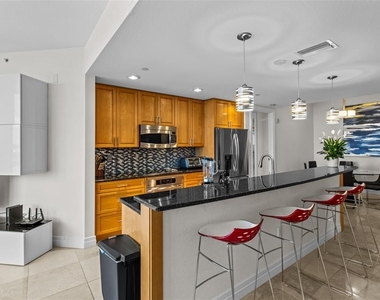 331 Cleveland Street - Photo Thumbnail 6