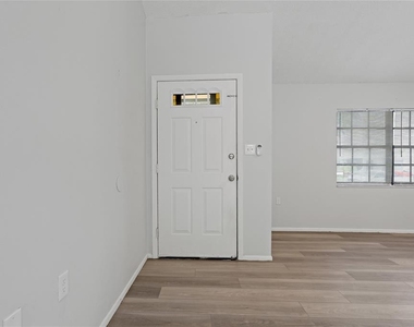 1301 Mandarin Drive - Photo Thumbnail 4