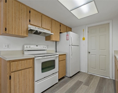 1301 Mandarin Drive - Photo Thumbnail 8