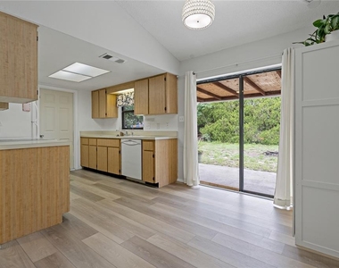 1301 Mandarin Drive - Photo Thumbnail 7