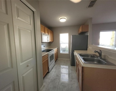3805 Exeter Lane - Photo Thumbnail 9