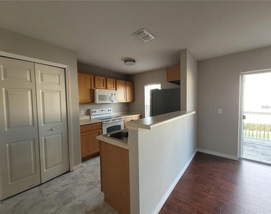 3805 Exeter Lane - Photo Thumbnail 3