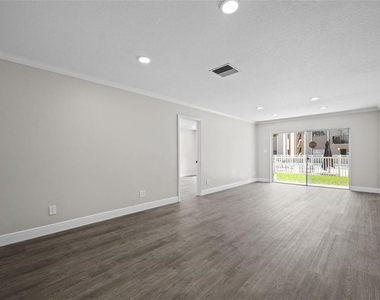 4610 W Gray Street - Photo Thumbnail 5