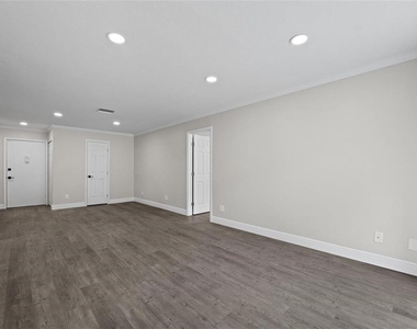 4610 W Gray Street - Photo Thumbnail 10