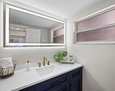 4610 W Gray Street - Photo Thumbnail 17