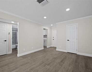 4610 W Gray Street - Photo Thumbnail 8