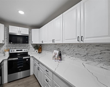 4610 W Gray Street - Photo Thumbnail 1