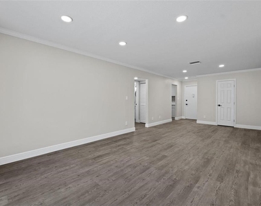4610 W Gray Street - Photo Thumbnail 9